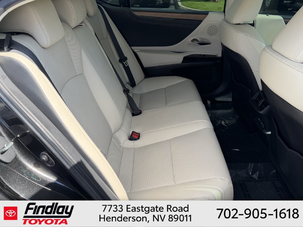 Used 2024 Lexus ES 350 w/ Premium Package FWD image 9