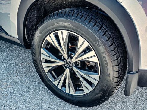 Used 2023 Nissan Rogue SV w/ SV Premium Package AWD/4WD image 7