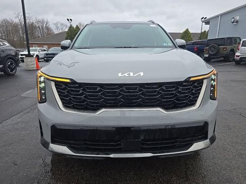 Used 2024 Kia Sorento S w/ Panoramic Sunroof Package image 2