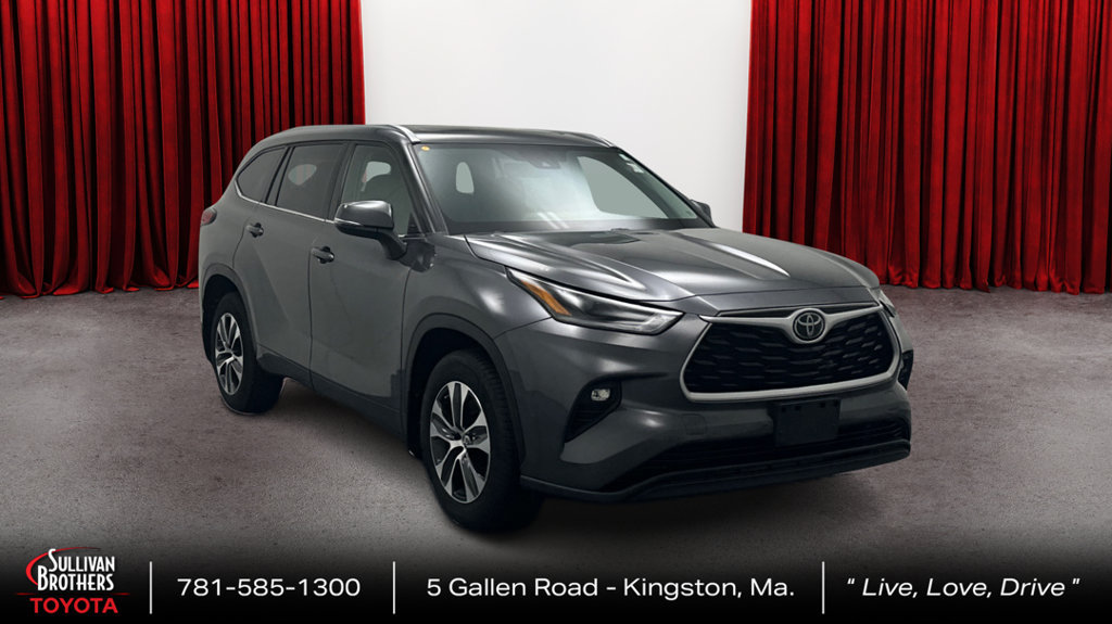 Certified 2021 Toyota Highlander XLE AWD/4WD image 3