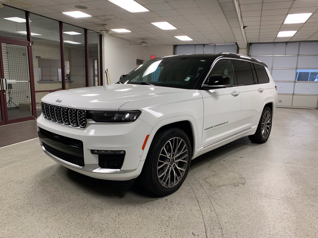 Used 2023 Jeep Grand Cherokee L Summit AWD/4WD image 3