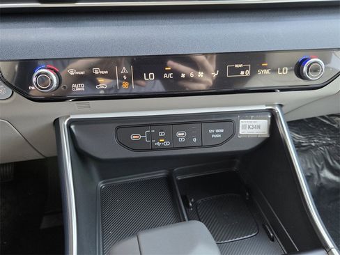 New 2026 Kia Carnival EX image 14