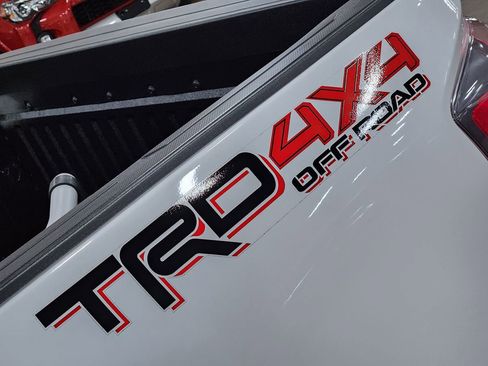 Used 2022 Toyota Tacoma TRD Off-Road AWD/4WD image 26