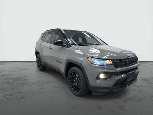 Used 2024 Jeep Compass Latitude w/ Convenience Group AWD/4WD image 6