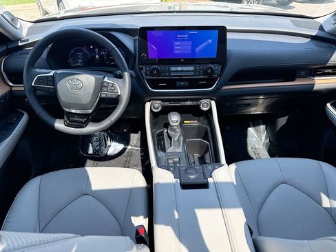 Used 2025 Toyota Grand Highlander AWD Hybrid image 24