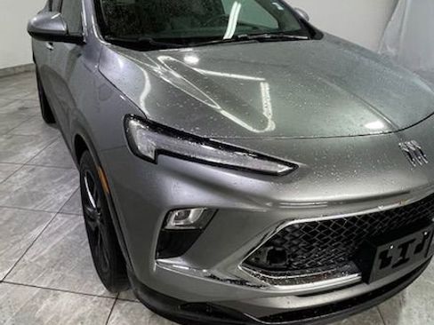 Used 2024 Buick Encore GX Sport Touring image 3