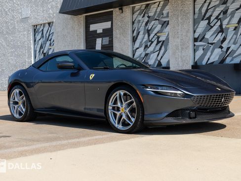 Used 2024 Ferrari Roma Spider RWD image 18