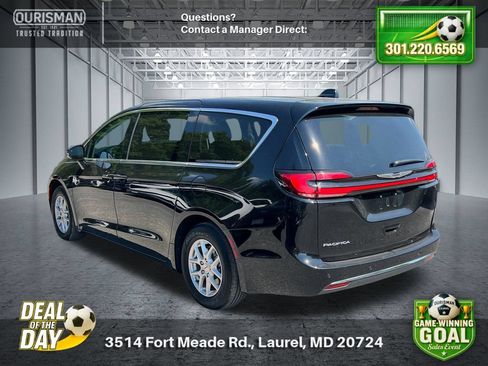 Used 2024 Chrysler Pacifica Touring-L FWD image 4
