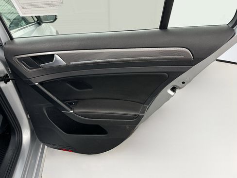 Used 2017 Volkswagen Golf S image 30