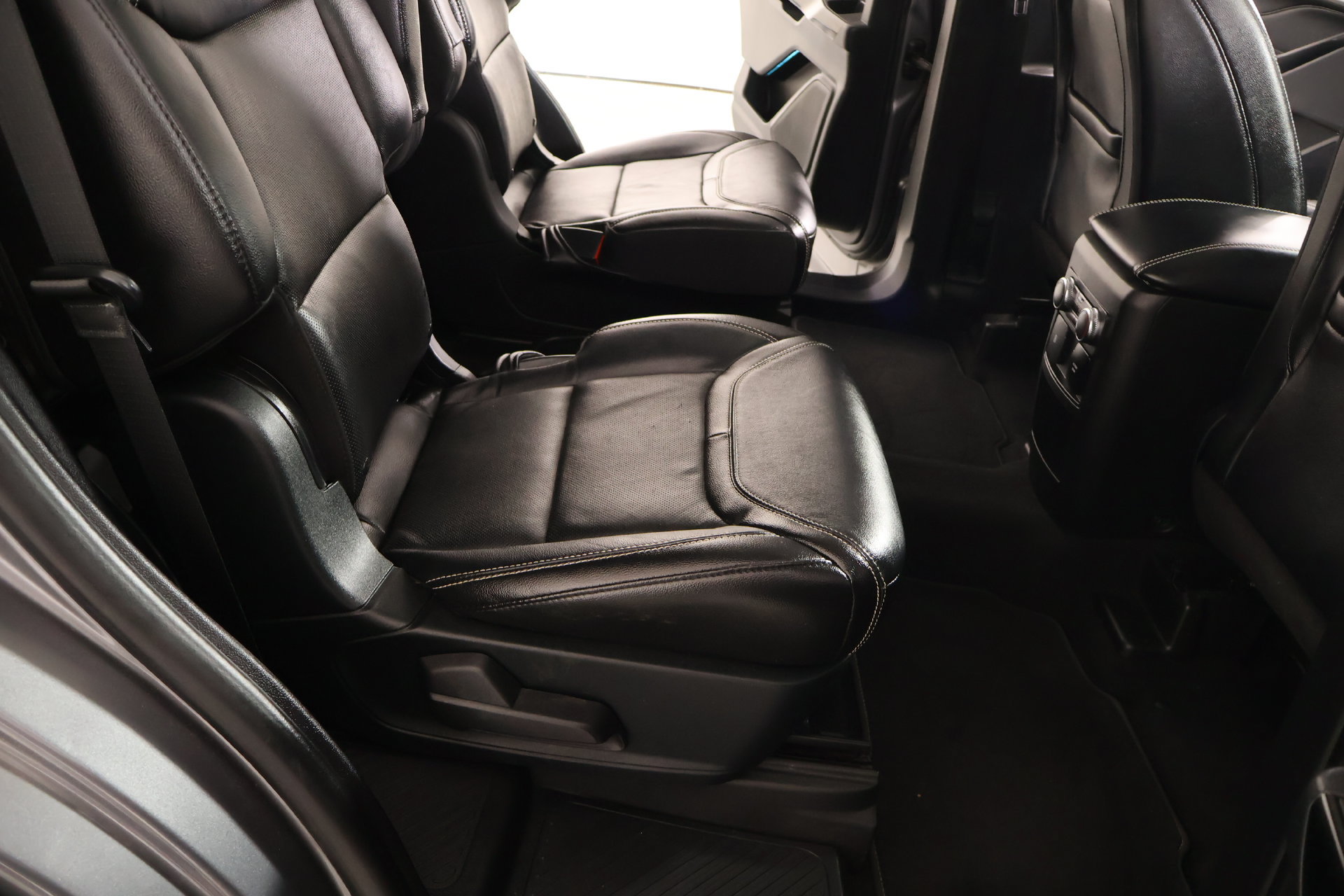 Used 2021 Ford Explorer ST w/ Equipment Group 401A AWD/4WD image 16