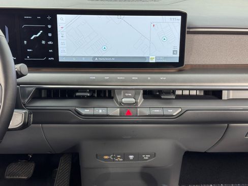 Used 2024 Kia EV9 Land image 25