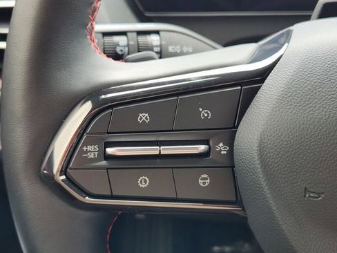 Used 2025 Chevrolet Traverse RS image 30