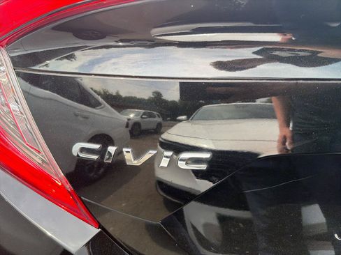 Used 2018 Honda Civic EX image 8
