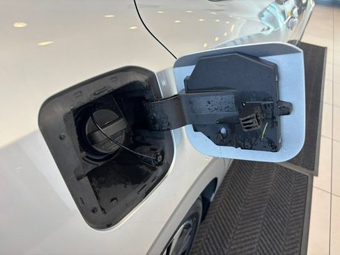 Certified 2023 Nissan Sentra SV FWD image 33