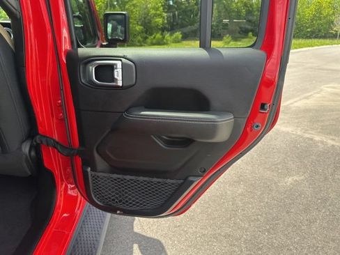 Used 2020 Jeep Wrangler Unlimited Sahara AWD/4WD image 13