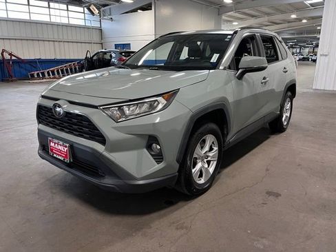 Used 2021 Toyota RAV4 XLE w/ Convenience Package FWD image 7