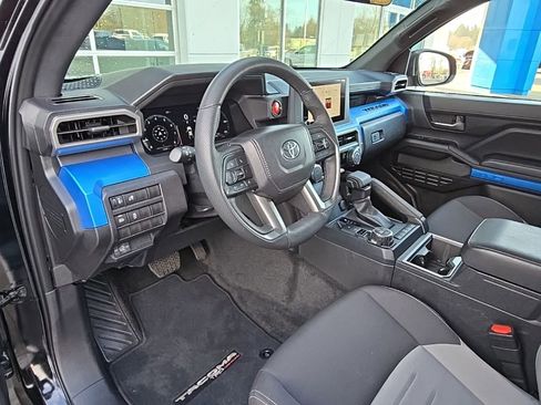 Used 2025 Toyota Tacoma TRD Off-Road image 10