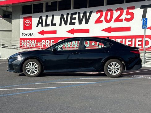 Used 2025 Toyota Camry LE image 2