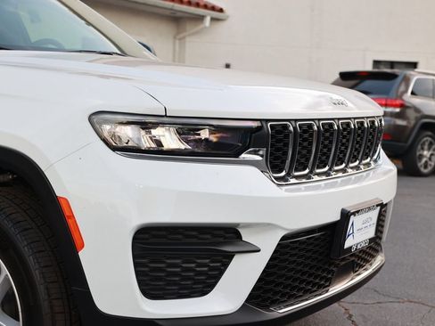 New 2026 Jeep Grand Cherokee Laredo RWD image 7