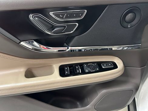 Used 2020 Lincoln Corsair Reserve AWD/4WD image 17
