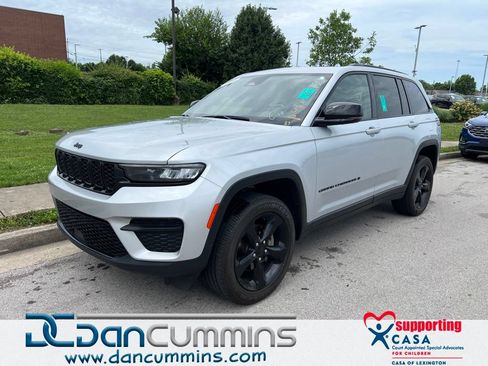 Used 2024 Jeep Grand Cherokee Altitude AWD/4WD image 1