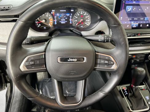Used 2022 Jeep Compass Latitude AWD/4WD image 11
