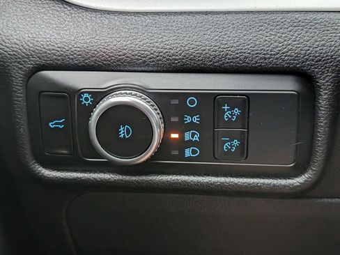 Used 2023 Ford Explorer XLT w/ Equipment Group 202A AWD/4WD image 25