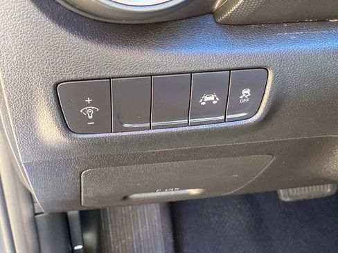 Used 2021 Hyundai Kona SE image 16