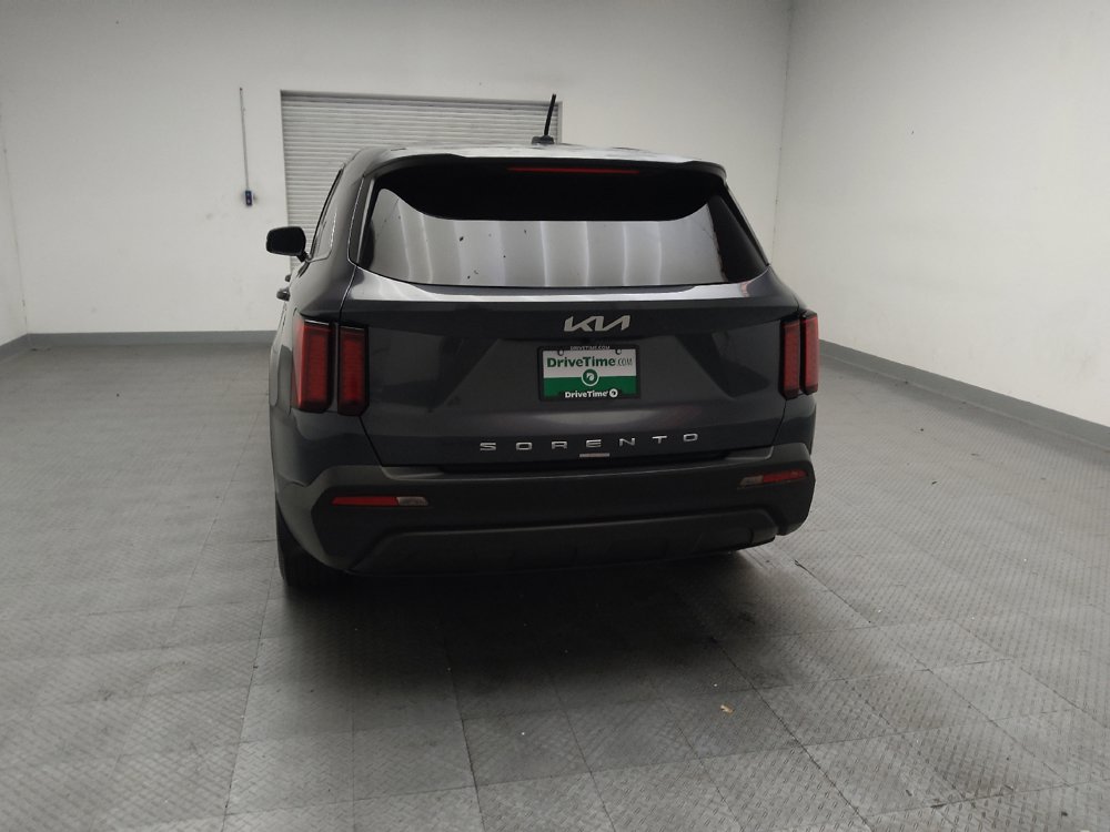 Used 2022 Kia Sorento LX FWD image 6