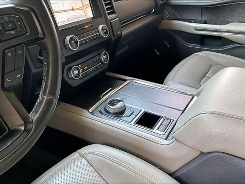 Used 2019 Ford Expedition Limited w/ Equipment Group 302A RWD image 16