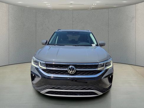 Used 2022 Volkswagen Taos SEL w/ Panoramic Sunroof Package FWD image 8