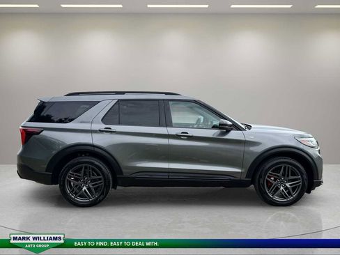 Used 2025 Ford Explorer ST-Line w/ ST-Line Street Pack AWD/4WD image 10