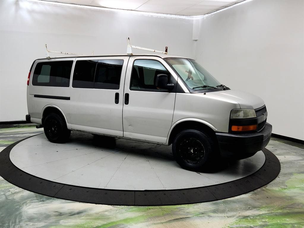 Used 2007 Chevrolet Express 1500 AWD Passenger w/ LT Preferred Equipment Group image 3