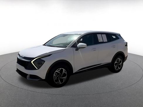 Used 2025 Kia Sportage LX FWD image 9