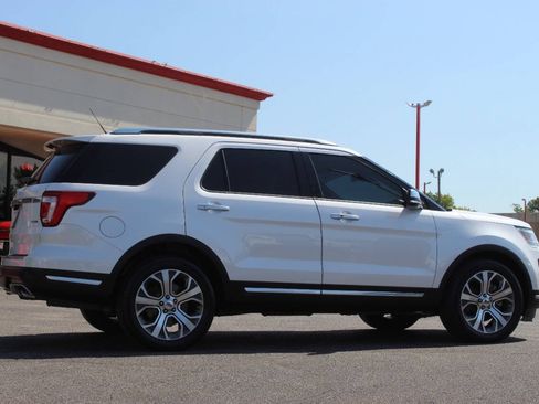 Used 2018 Ford Explorer Platinum AWD/4WD image 3