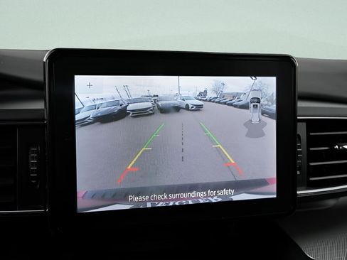 Used 2020 Ford Explorer XLT w/ Equipment Group 202A AWD/4WD image 33