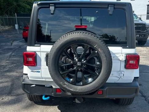 Used 2023 Jeep Wrangler Unlimited Sahara w/ Cold Weather Group AWD/4WD image 8