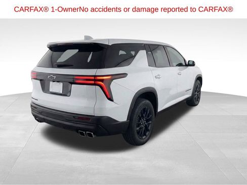 Used 2024 Chevrolet Traverse RS w/ LPO, Floor Liner Package image 9