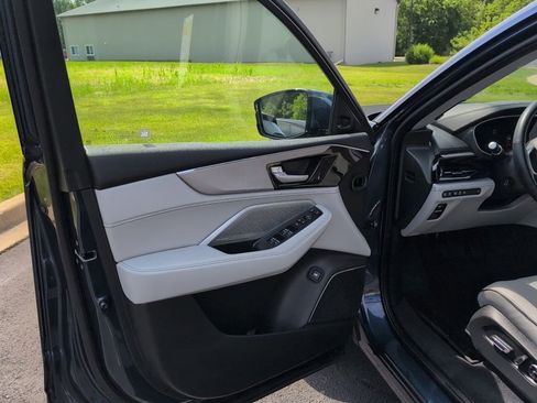 Certified 2025 Acura MDX SH-AWD w/ Advance Package image 8