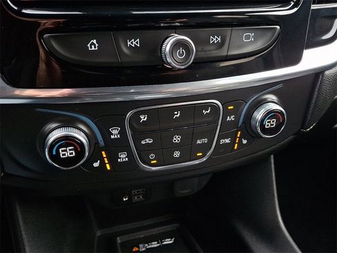 Certified 2023 Chevrolet Traverse LT w/ LT Premium Package image 16