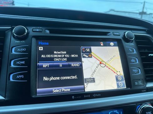 Used 2019 Toyota Highlander XLE image 18