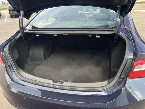 Used 2018 Chevrolet Malibu Premier w/ Premier Sun and Wheel Package FWD image 10