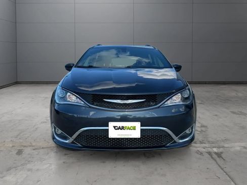 Used 2020 Chrysler Pacifica Touring-L FWD image 24