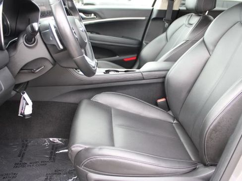 Used 2022 Genesis G70 2.0T RWD image 31