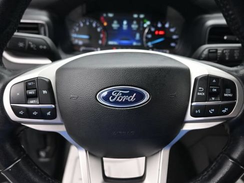 Used 2023 Ford Explorer XLT w/ Equipment Group 202A AWD/4WD image 19