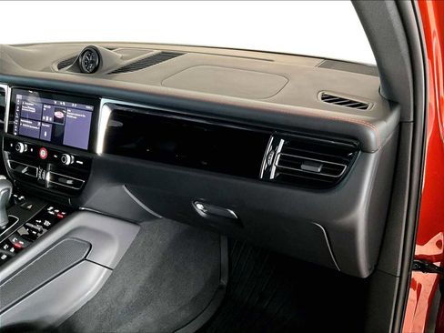 Used 2025 Porsche Macan image 23