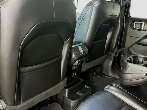 Used 2020 Jeep Wrangler Unlimited Sahara AWD/4WD image 28