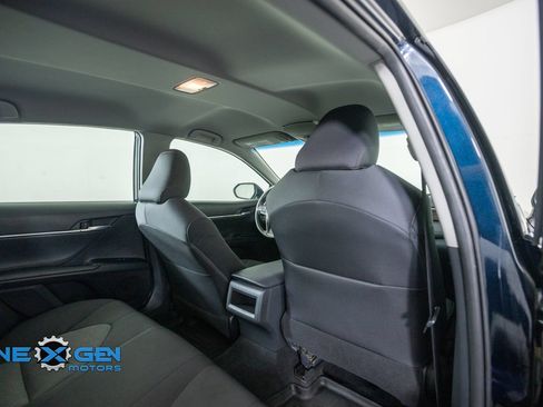 Used 2018 Toyota Camry LE w/ Convenience Package FWD image 32