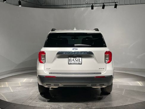 Used 2022 Ford Explorer XLT image 12