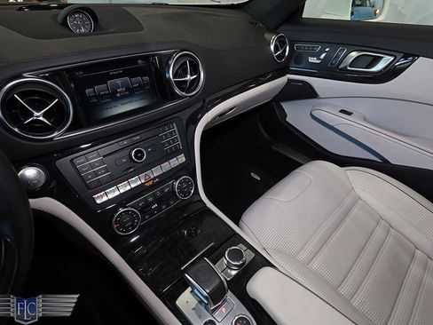 Used 2017 Mercedes-Benz SL 63 AMG image 23